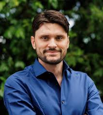 Middle-range pricing and personalized service, seeking advice