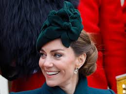 Sarah Ferguson, With Princess Beatrice and Princess Eugenie, Made Visit to  Cancer Hospital