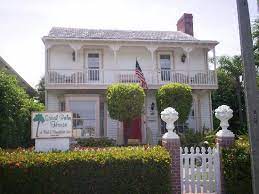 Οι επισκέπτες του hot springs θα νιώσουν σαν στο το the spring street inn b&b σας δίνει τη δυνατότητα να χαρείτε ό,τι καλύτερο έχει να προσφέρει το. The Sable Palm B B Inn Picture Of Sabal Palm House Bed Breakfast Lake Worth Tripadvisor