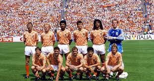 Cette page donne un aperçu de la saison statistiques générales pour la saison actuelle de la sélection. Euro 2020 14 Le Xi De Legende Des Pays Bas 90min