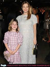 Drew Barrymore With Her Younger Self Actrice Celebrations Memes