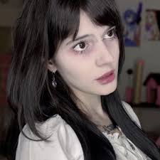 Laura Brandão (@Lauranbrandao)