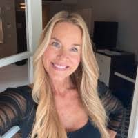 Donna Mcgrady's Instagram, Twitter & Facebook