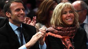 #macron se fait gifler en direct de #tain pic.twitter.com/tsxdbyo22u. Wie Frankreich Emmanuel Macron Seiner Frau Verfiel
