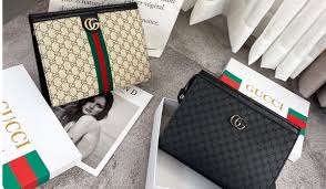 6 mẫu ví cầm tay Gucci nam chính hãng đẹp và sang trọng nhất