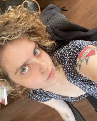 Estela May's Instagram, Twitter & Facebook