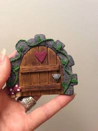 Home Sweet Gnome Fairydoor Porte De Fee En Pate Fimo Par Frederic Braie Fairy Doors Cuckoo Clock Sweet Home