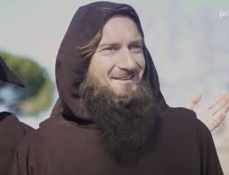 Totti si traveste da frate per scappare in Celebrity Hunted. Video