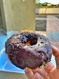 Pasti ramai yang tahu dengan kuih donat yang unik ini. Resepi Donat Coklat Merbeles Tangkap Lentok Resepi My