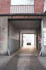 Alleine vorm rechner, was nicht sehr spannend ist. Toreinfahrt Garage Bilk Dusseldorf Mapio Net