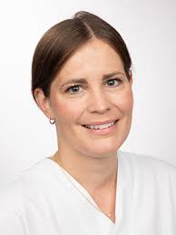 Erika Madeléne Giving