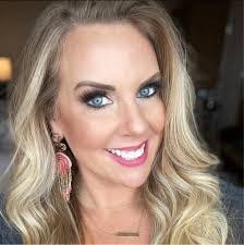 Julia Shedd's Instagram, Twitter & Facebook