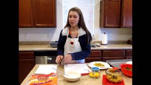 Sigue las instrucciones de las recetas de cocina, presta atención a la interfaz gráfica y te irá indicando que movimientos debes hacer con el ratón, o a donde debes hacer clic, sara es lo suficientemente espabilada para darte consejos. Cocinando Con Sara Youtube