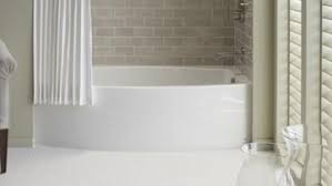 Pastinya karena sudah sangat terbiasa, kamu akan menganggap semua yang ada di sana gak ada yang aneh kecuali memang ada masalah seperti ledeng bocor, lampu mati atau wc mampet. Setiap Orang Menghabiskan Waktu 416 Hari Di Kamar Mandi