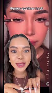 Truco Rápido para Hacerte el Eyeliner en 1 Segundo