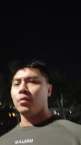 那有人笑話自己先笑的