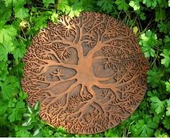 De Levensboom Is Het Symbool Van Het Leven Zelf Met Zijn Wortels In De Aarde Heeft Hij Contact Met De Onderwereld Met Zijn Takken R Levensboom Symbolen Aarde