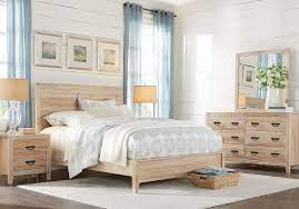 Palm Grove Toffee 7 Pc Queen Panel Bedroom Queen Bedroom Sets Light Wood Bedroom Sets Queen Bedroom Sets Furniture King King Bedroom Sets