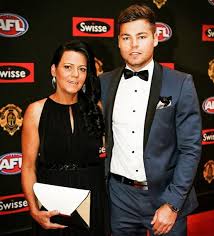 Join facebook to connect with jamie elliott and others you may know. Players Take Their Wife Girlfriend Or Fiance To The Brownlow But Jamie Elliott Took His Mum Awwwwwwww Afl Jamie Elliott