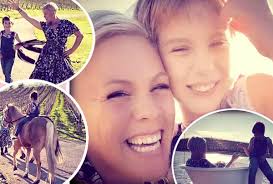 Pink and willow sage have teamed up for one very special duet. Pink S Daughter Shows Off Beautiful Voice In New Duet Cover Me In Sunshine Listen Perez Hilton