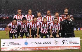 Enzo pérez (enzo nicolás pérez, born 22 february 1986) is an argentine footballer who plays as a central defensive midfielder for argentine club river plate. Pin En Futebol Argentino Equipas