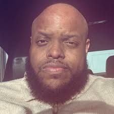 Amanda G (@bookishmudblood)