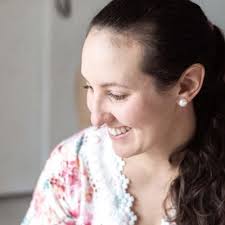 Here's a new low from LinkedIn; if you are from Gaza asking for help, your  messages may now appear like this to others. This particular person, is  Amna Ali, we've been exchanging