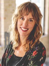 Sarah Travis's Instagram, Twitter & Facebook