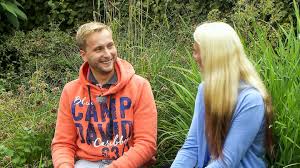 Auf facebook teilen in messenger teilen auf twitter teilen in bei jungbauer patrick geht es in bauer sucht frau drunter und drüber. Bauer Sucht Frau Liebeschaos Bei Denise Plotzlich Holt Sie Nils Zuruck Stern De