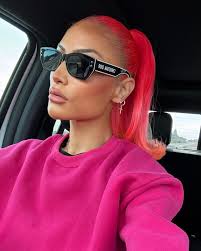 Käyttäjän Natalie Eva Marie profiili