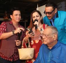 Celebrated 90th birthday of Achyut Potdar kaka, well known actor and one of  my dad's close friends from Indore. Beautiful book release and party by his  daughter Anuradha Paraskar.