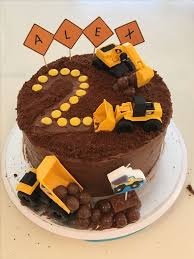 Gateau De Boue Au Chocolat Noir Avec Ganache Au Chocolat Au Lait Garni De Baby Kuchen Mud Cake Construction Cake Choc Ganache
