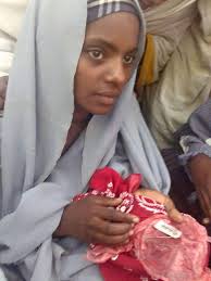 እልልልልል እልልልል በደብረ መንክራት አንዳሳ ጊዬርጊስ ለበርካታ አመታት ስትሰቃይ የነበረች እህታችን የቅዱስ ጊዬርጊስን  ፀበል በመጠጣት እና በመጠመቅ ከሆዷ ውስጥ ሶስት መርፌ እና አንድ ምላጭ ወጦላታል። ይሂን ታምር ...