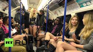 Засветила сиськи соски грудь без лифчика в прозрачной кофте public торчащие и выпирающие braless, downblouse, flashing, upblouse. Uk Check Out No Pants Day On The London Underground Youtube