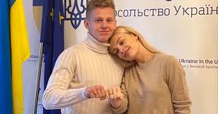 Oleksandr zinchenko has been forced to clarify comments made by his wife regarding manchester city boss pep guardiola. Zinchenko Is No Longer A Bachelor Man City Players Married Vlada Sedan