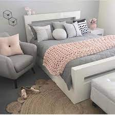 It transcends styles and easily pairs with a variety of color palettes. Pin By Bex Pitt On Dormitorio Small Bedroom Decor Silver Bedroom Bedroom Design