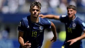 Kerim Alajbegovic da la ventaja a Bosnia y Herzegovina con un riflazo de pierna derecha