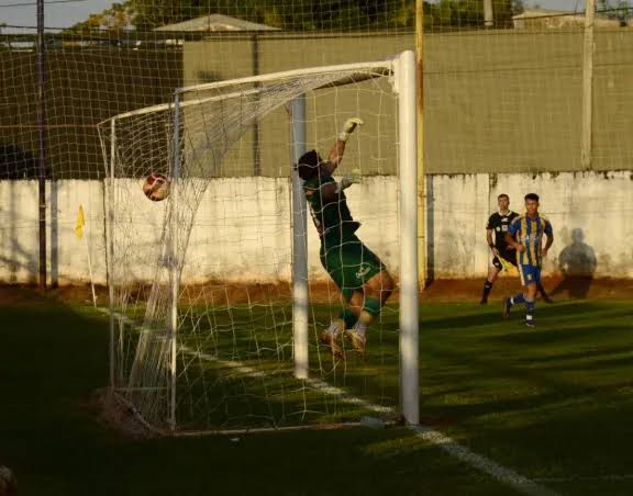 Mitre gan� con una r�faga goleadora y es l�der | El Territorio