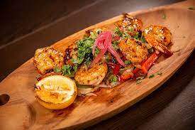 Modern american style kitchen, with central island, steel appliances, wine cellar and large wooden virtuves.lv presents an amazing modern white lacquer kitchen. Corazon Modern Kitchen Brea Menu Preise Restaurant Bewertungen Tripadvisor