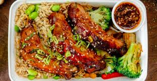 The daily selection of 3 dishes includes seafood, meat and vegetable, which prepared and served in hygienic condition. Let Someone Else Do The Meal Planning Toronto Caterers Doing Ready To Heat Home Delivery