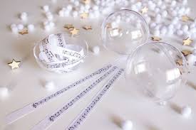 Christbaumkugeln Selber Machen Kreativ Befullen Mit Songtexten Oder Notenlinien Christbaumkugeln Weihnachtsbaumschmuck Selber Machen Und Christbaumschmuck