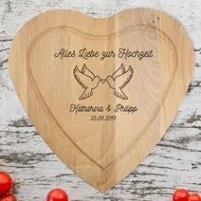 Herz Fruhstucksbrett Tauben Mit Gravur Online Kaufen Geschenke De Online Shop Geschenke Fur Paare Holz Herz Geschenke