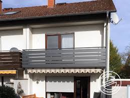 Rexoboard Alu Balkonbretter Sind Die Attraktive Visitenkarte Fur Die Fassade Optisch Ansprechend Einfach Zu Reinigen Kein Nac In 2020 Gelander Balkon Fassade Balkon