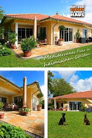 Bungalow 130 Asthetisch Anmutender Eingangsbereich Schicke Fensterladen Und Aufeinander Abgestimmte Warme Rot Und Orangeton Bungalow Holzhaus Bungalow Haus