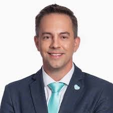 Warren Sears's Instagram, Twitter & Facebook