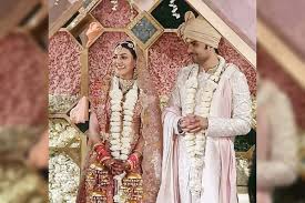 Kajal aggarwal's wedding to gautam kitchlu was all heart. Kajal Aggarwal Gautam Kitchlu S First Wedding Picture Leaked