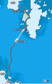 跨境白象 如果高鐵香港段是隻大白象 港珠澳大橋更堪稱是條血汗奈何橋 10年前粵港澳三方達成融資協議至今 連同香港口岸及接線等配套基建設施 大橋至今已從香港人口袋裏掏去了接近1 200億元 多次超支與延誤的工程期間 單是香港部份已犧牲了最少十條工 zhuhai