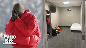 Apr 22, 2019 · kanye omari west was born in atlanta, georgia, on june 8, 1977. Kanye West Shares Photo Of His Atlanta Stadium Bedroom