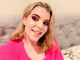 Nikki Lyon's Instagram, Twitter & Facebook