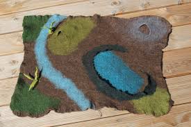 Vielleicht wünsche ich ihn mir zu groß und sehe einen berg an häkelarbeit auf mich zukommen. Einen Spielteppich Filzen Utas Gluck